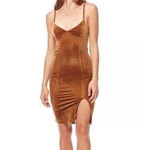 Brown velvet dress! 💄